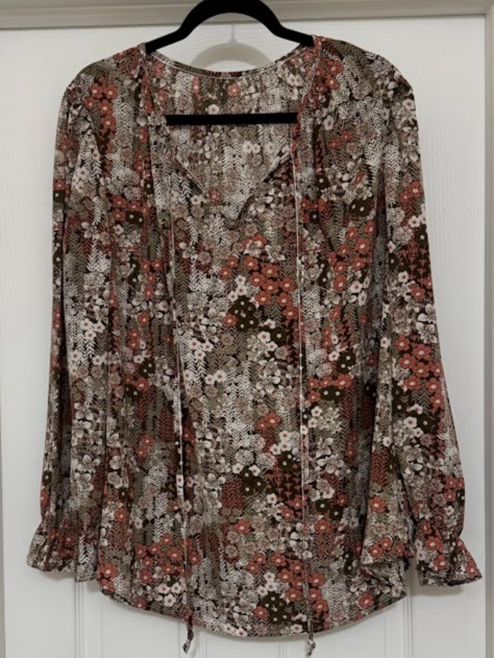 Amazon Essentials Women's Floral Blouse | Size 2X | Long Sleeve Tie-Neck Top